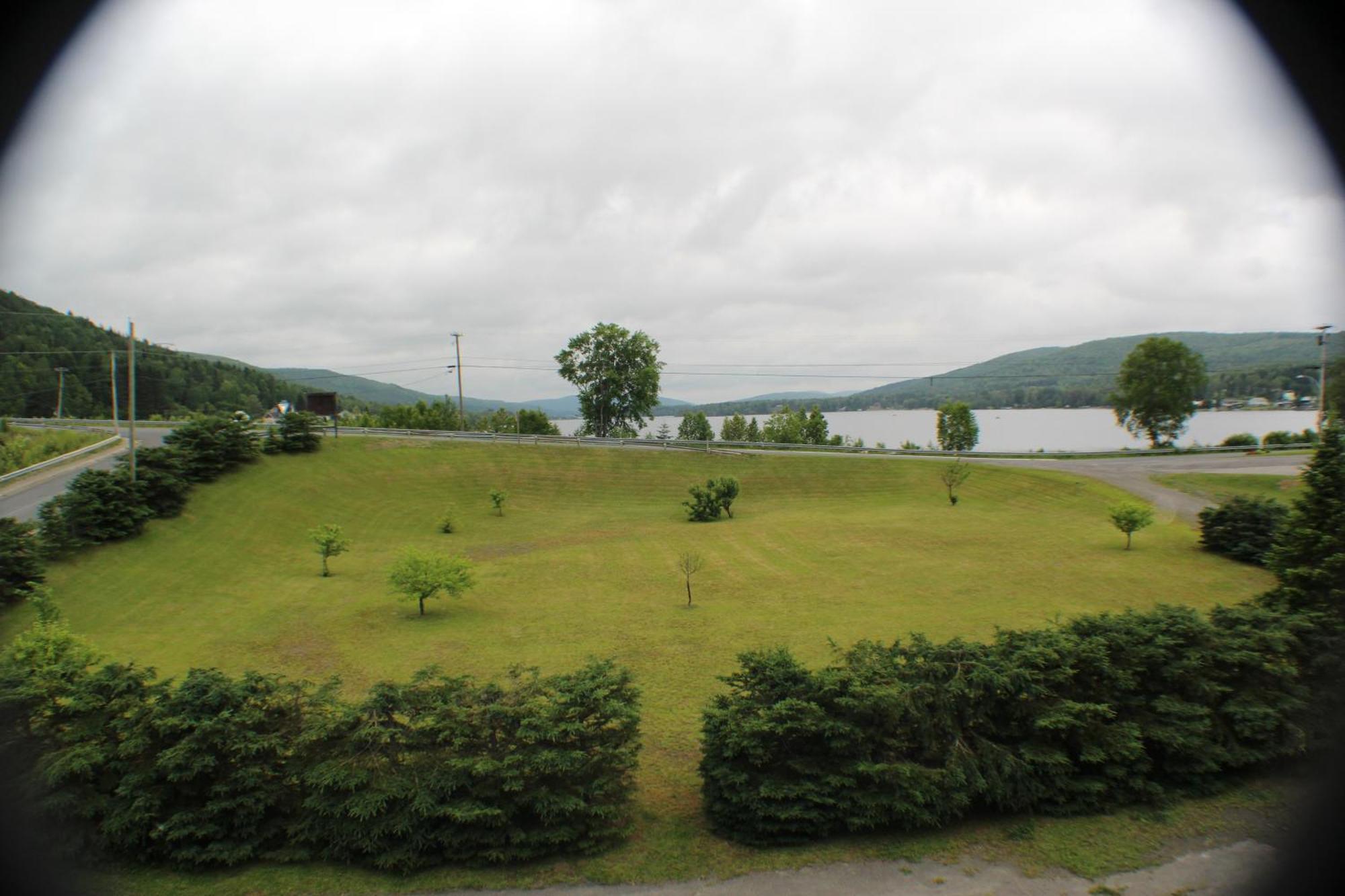 Manoir Des Lacs Lac Baker Exterior foto